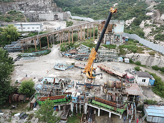 田湾核电砂石厂一级平台棒磨机拆除现场