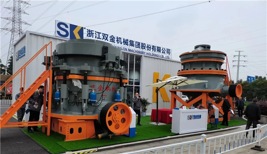 双金SK.D.1800多缸液压破碎机和SK.50.20液压旋回破碎机亮相武汉砂石展