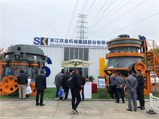 双金新型破碎机设备吸引客户关注