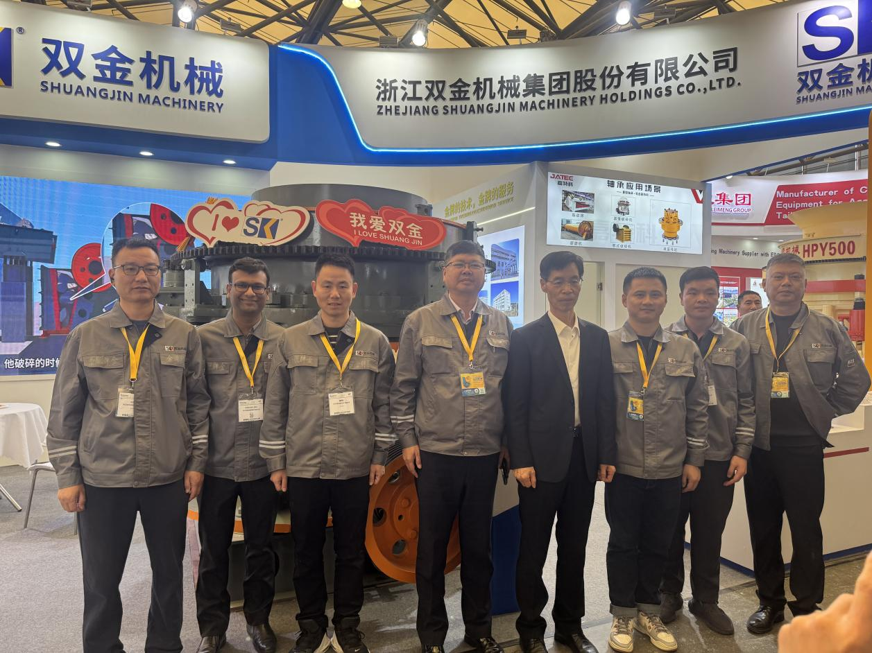 双金机械携SK.D.1200多缸液压圆锥破碎机亮相上海宝马展